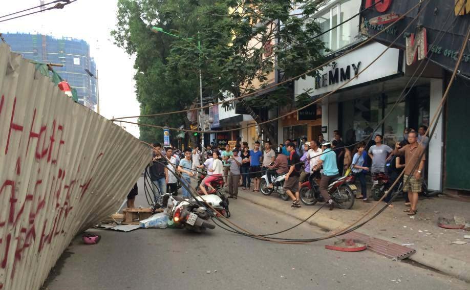 Theo tin tức mới cập nhật, đường sắt đ&ocirc; thị đ&atilde; trở lại thi c&ocirc;ng sau vụ sập cẩu 