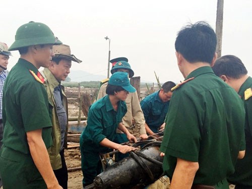 Tin tức mới cập nhật h&ocirc;m nay chi biết lực lượng c&ocirc;ng binh địa phương ở Nghệ An đ&atilde; ph&aacute;t hiện v&agrave; k&iacute;ch nổ quả bom dưới l&ograve;ng s&ocirc;ng