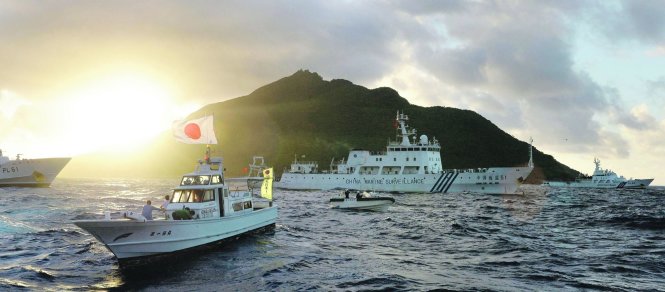 Tàu Nhật và Trung Quốc vờn nhau trên biển Hoa Đông Tàu Nhật và Trung Quốc vờn nhau trên biển Hoa Đông