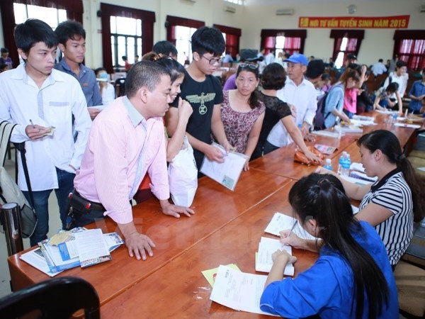 Tin tức mới cập nhật h&ocirc;m nay cho biết th&iacute; sinh đăng k&yacute; x&eacute;t tuyển đợt 2 bằng m&atilde; vạch