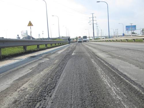 Tin tức mới cập nhật h&ocirc;m nay cho biết TPHCM kh&acirc;̉n trương sửa chữa đại l&ocirc;̣ nghìn tỷ bị lún s&acirc;u