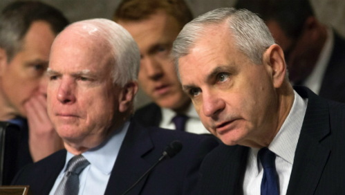 Thượng nghi sỹ John McCain (tr&aacute;i) v&agrave; Jack Reed