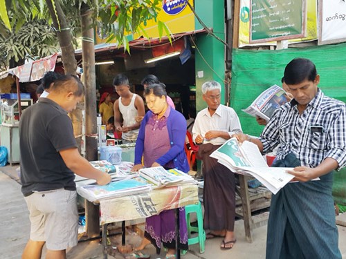 Cử tri Myanmar sẽ chọn ra 1.142 nghị sĩ ở Thượng viện, Hạ viện và hội đồng các vùng Cử tri Myanmar sẽ chọn ra 1.142 nghị sĩ ở Thượng viện, Hạ viện và hội đồng các vùng