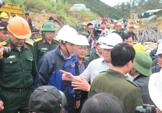 Tin tức mới cập nhật h&ocirc;m nay: Ph&oacute; Thủ tướng Ho&agrave;ng Trung Hải đến hiện trường chỉ đạo c&ocirc;ng t&aacute;c cứu hộ