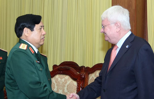 Bộ trưởng Ph&ugrave;ng Quang Thanh đ&oacute;n Ph&oacute; tổng thư k&yacute; g&igrave;n giữ ho&agrave; b&igrave;nh Li&ecirc;n hợp quốc Herve Ladsous