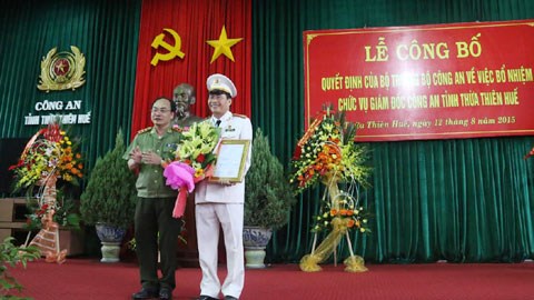 Tin tức mới cập nhật trong nước, Đại t&aacute; L&ecirc; Quốc H&ugrave;ng nhận quyết định bổ nhiệm