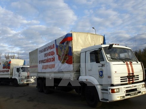 Xe chở h&agrave;ng viện trợ của Nga đến Ukraine, theo tin tức mới cập nhật quốc tế 