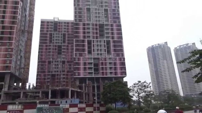 Tin tức mới cập nhật trong nước cho biết, thanh tra Sở X&acirc;y dựng H&agrave; Nội y&ecirc;u cầu c&aacute;c quận, huyện, thị x&atilde; tổ chức kiểm tra, r&agrave; so&aacute;t to&agrave;n bộ c&aacute;c c&ocirc;ng tr&igrave;nh, dự &aacute;n đầu tư tr&ecirc;n địa b&agrave;n Th&agrave;nh phố.