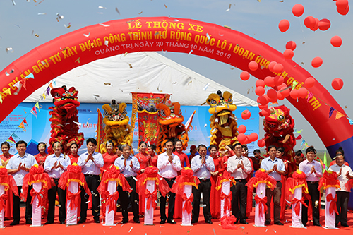 Theo tin tức mới cập nhật trong nước, 57,5 km quốc lộ 1A qua tỉnh Quảng Trị đ&atilde; được kh&aacute;nh th&agrave;nh, vượt tiến độ 70 ng&agrave;y 