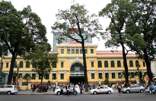 Tin tức mới cập nhật trong nước cho biết, theo phương &aacute;n chỉnh trang mặt tiền Bưu điện TP HCM, qu&aacute;n c&agrave; ph&ecirc; sẽ được x&acirc;y dựng b&ecirc;n phải, ph&iacute;a gi&aacute;p đường Nguyễn Văn B&igrave;nh