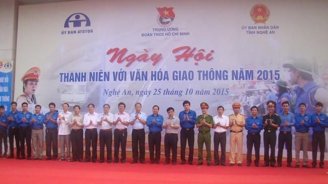 Ng&agrave;y hội Thanh ni&ecirc;n với văn h&oacute;a giao th&ocirc;ng 2015