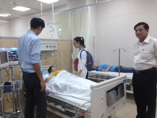 H&agrave;ng loạt c&ocirc;ng nh&acirc;n trong vụ ngộ độc kh&iacute; Amoniac lại ngất xỉu