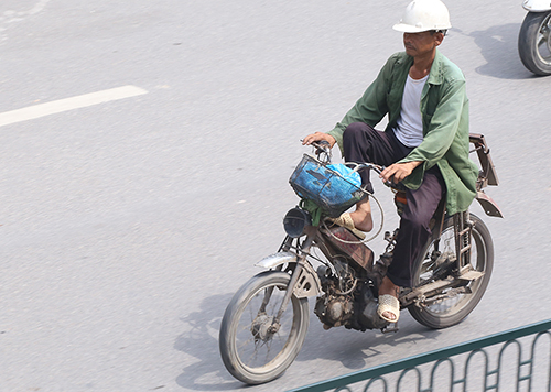 Tin tức mới cập nhật đưa tin theo quyết định của Thủ tướng, &ocirc;t&ocirc; v&agrave; xe m&aacute;y thải loại sẽ bị thu hồi v&agrave;o năm 2018 