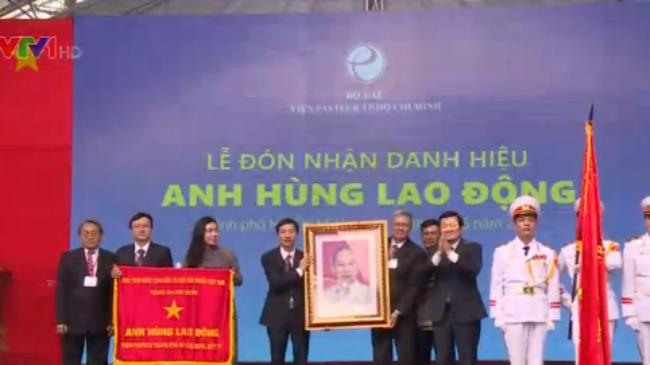 Viện Pasteur TP.HCM đ&atilde; tổ chức trọng thể lễ đ&oacute;n nhận danh hiệu Anh h&ugrave;ng Lao động