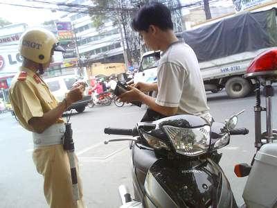 Đ&agrave; Nẵng đ&atilde; x&aacute;c minh th&ocirc;ng tin cảnh s&aacute;t nhận hối lộ