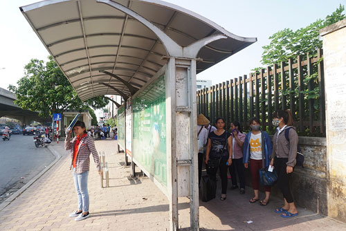 Theo tin tức mới cập nhật, H&agrave; Nội hiện đang n&oacute;ng tới hơn 40 độ C