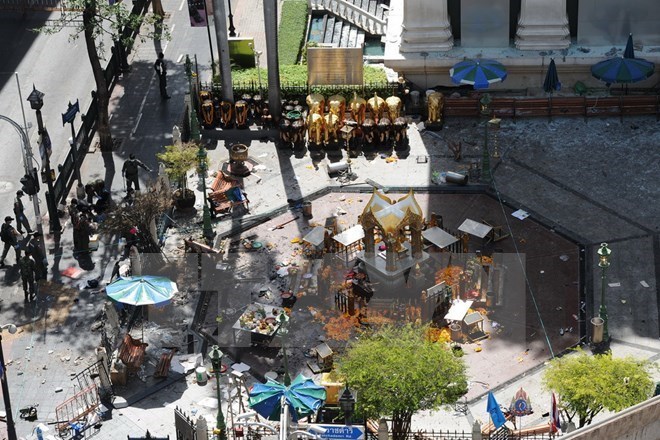 Hiện trường vụ nổ bom ngoài đền thờ Erawan ở Bangkok ngày 18/8 Hiện trường vụ nổ bom ngoài đền thờ Erawan ở Bangkok ngày 18/8