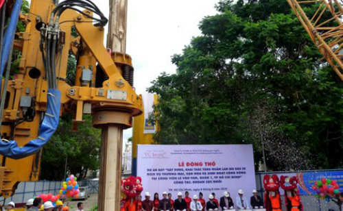 Dự &aacute;n b&atilde;i đậu xe ngầm tại c&ocirc;ng vi&ecirc;n L&ecirc; Văn T&aacute;m khởi c&ocirc;ng từ th&aacute;ng 8/2010 nhưng chưa biết khi n&agrave;o mới ho&agrave;n th&agrave;nh do vướng mắc c&aacute;c thủ tục