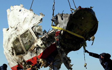 X&aacute;c m&aacute;y bay MH17 sau vụ tai nạn kinh ho&agrave;ng 