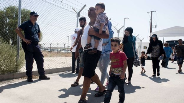 Người tị nạn đang chạy trốn khỏi Syria, đang tr&ecirc;n đường đến một trại tập trung tại Cyprus theo tin tức mới cập nhật quốc tế 
