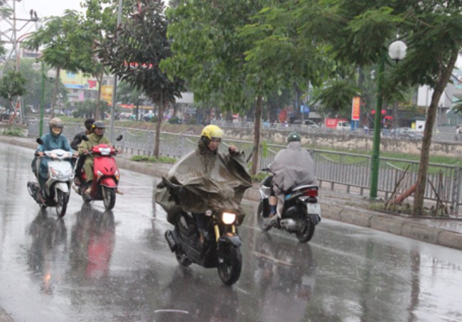 Theo tin tức mới cập nhật trong nước, miền Bắc đ&oacute;n kh&ocirc;ng kh&iacute; lạnh, nhiều nơi c&oacute; mưa to