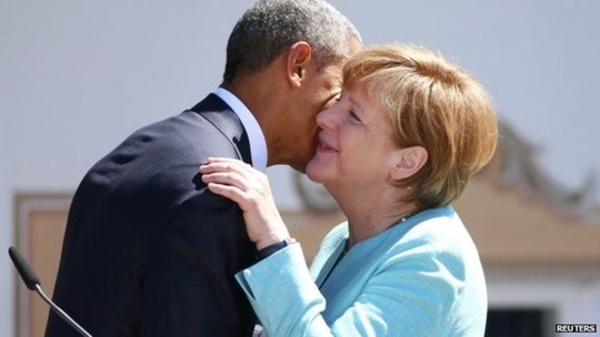 Thủ tướng Đức Angela Merkel ch&agrave;o đ&oacute;n tổng thống Obama