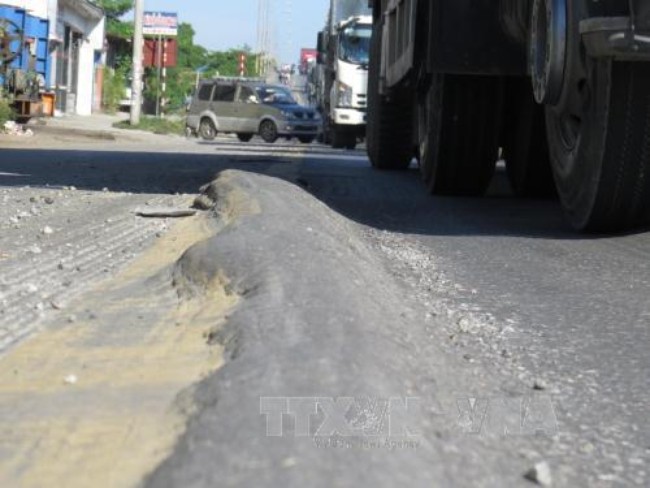Sống tr&acirc;u tr&ecirc;n Quốc lộ 5 đoạn qua Hải Ph&ograve;ng