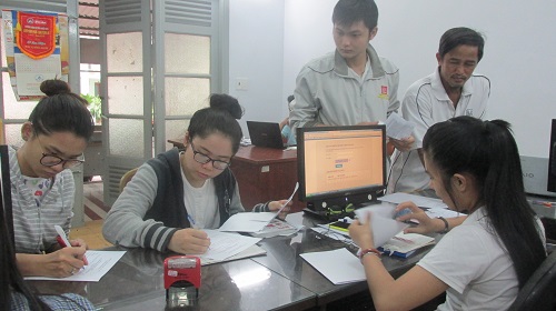 Tin tức mới cập nhật h&ocirc;m nay cho biết h&agrave;ng trăm th&iacute; sinh mệt mỏi v&igrave; chưa nộp được đơn ph&uacute;c khảo