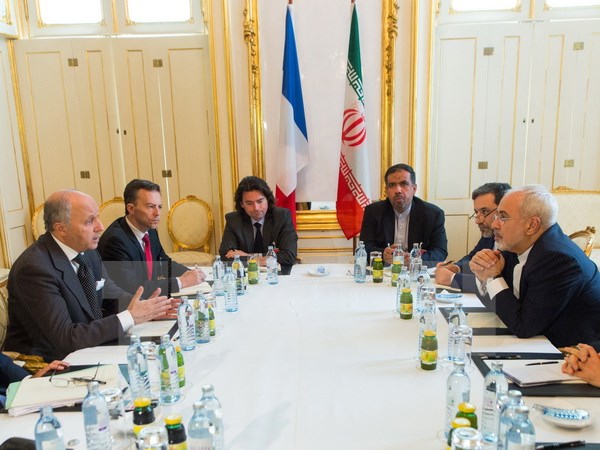 Ngoại trưởng Ph&aacute;p v&agrave; Ngoại trưởng Iran tại v&ograve;ng đ&agrave;m ph&aacute;n ở Vienna ng&agrave;y 27/6