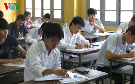 Tin tức mới cập nhật h&ocirc;m nay cho biết thời tiết vẫn nắng n&oacute;ng tỏng những ng&agrave;y diễn ra kỳ thi THPT Quốc gia