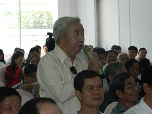 Cử tri bức x&uacute;c về gi&aacute; điện, xăng, dầu