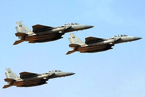 C&aacute;c chiến đấu cơ xuất k&iacute;ch tấn c&ocirc;ng s&acirc;n bay quốc tế do phiến qu&acirc;n Houthi kiểm so&aacute;t