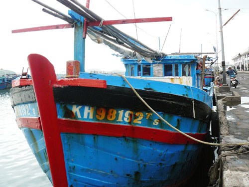 Tin tức mới cập nhật h&ocirc;m nay: T&agrave;u c&aacute; KH-98192 TS đang neo đậu tại cảng c&aacute; H&ograve;n Rớ sau 10 ng&agrave;y bị cướp