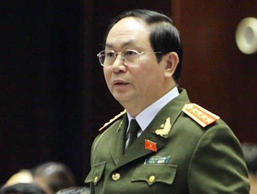 Đa số đại biểu t&aacute;n th&agrave;nh th&ocirc;ng qua Luật Sĩ quan Qu&acirc;n đội Nh&acirc;n d&acirc;n Việt Nam v&agrave; Luật C&ocirc;ng an Nh&acirc;n d&acirc;n (sửa đổi)