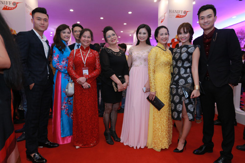 Tin tức mới cập nhật ng&agrave;y 28/11: C&aacute;c nghệ sĩ Việt Nam nhiều thế hệ hội tụ trong Li&ecirc;n hoan phim A13win Ưu đãi Vip H&agrave; Nội