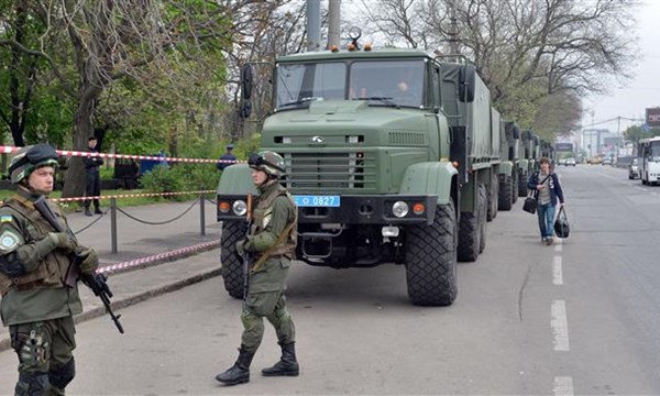 Ukraine: Ph&aacute;o li&ecirc;n tục nổ, bao giờ mới y&ecirc;n
