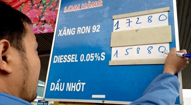 Từ 1/5, Thuế bảo vệ m&ocirc;i trường đối với xăng sẽ tăng 300% từ 1.000 đồng l&ecirc;n 3.000 đồng/l&iacute;t