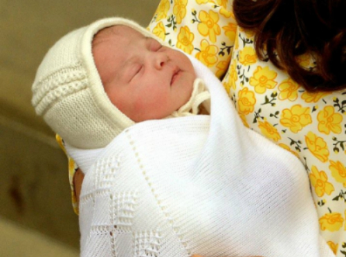 Tin tức mới cập nhật cho biết t&ecirc;n của c&ocirc;ng ch&uacute;a nhỏ nước Anh l&agrave; Charlotte Elizabeth Diana