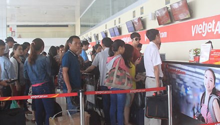 H&agrave;nh kh&aacute;ch l&ecirc;n m&aacute;y bay được mang tối đa 7kg h&agrave;nh l&yacute; x&aacute;ch tay