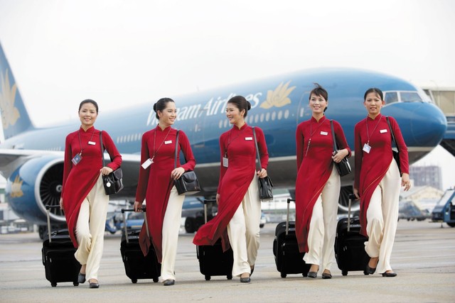 Tin tức mới nhất, VNA đ&atilde; thay đổi mẫu trang phục qua nhiều thế hệ để đ&aacute;p ứng với sự thay đổi
