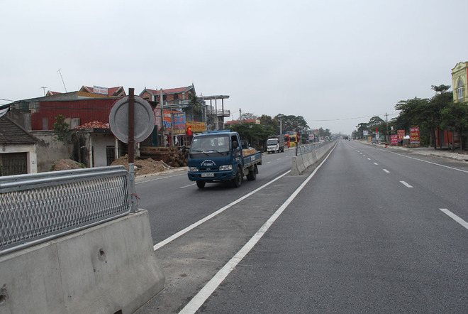 Tin tức mới nhất, ph&aacute;t hiện h&agrave;ng loạt dải ph&acirc;n c&aacute;ch bị th&aacute;o gỡ, tiềm ẩn nguy cơ tai nạn giao th&ocirc;ng