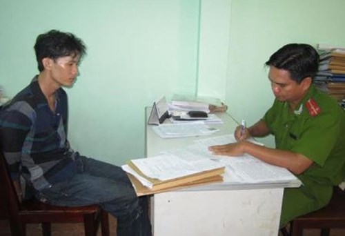 Hai đối tượng d&ugrave;ng s&uacute;ng giả đi cướp ma t&uacute;y