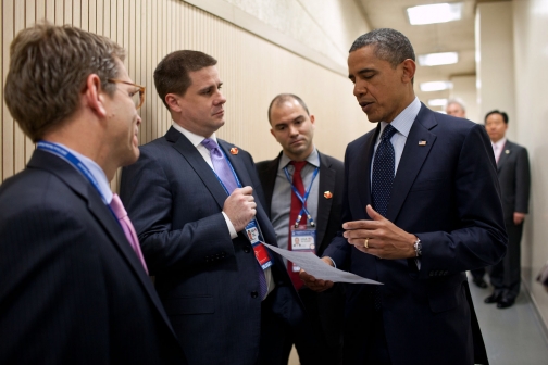Cố vấn Dan Pfeiffer (ở giữa) đ&atilde; từ chức sau 6 năm l&agrave;m việc c&ugrave;ng Tổng Thống Obama