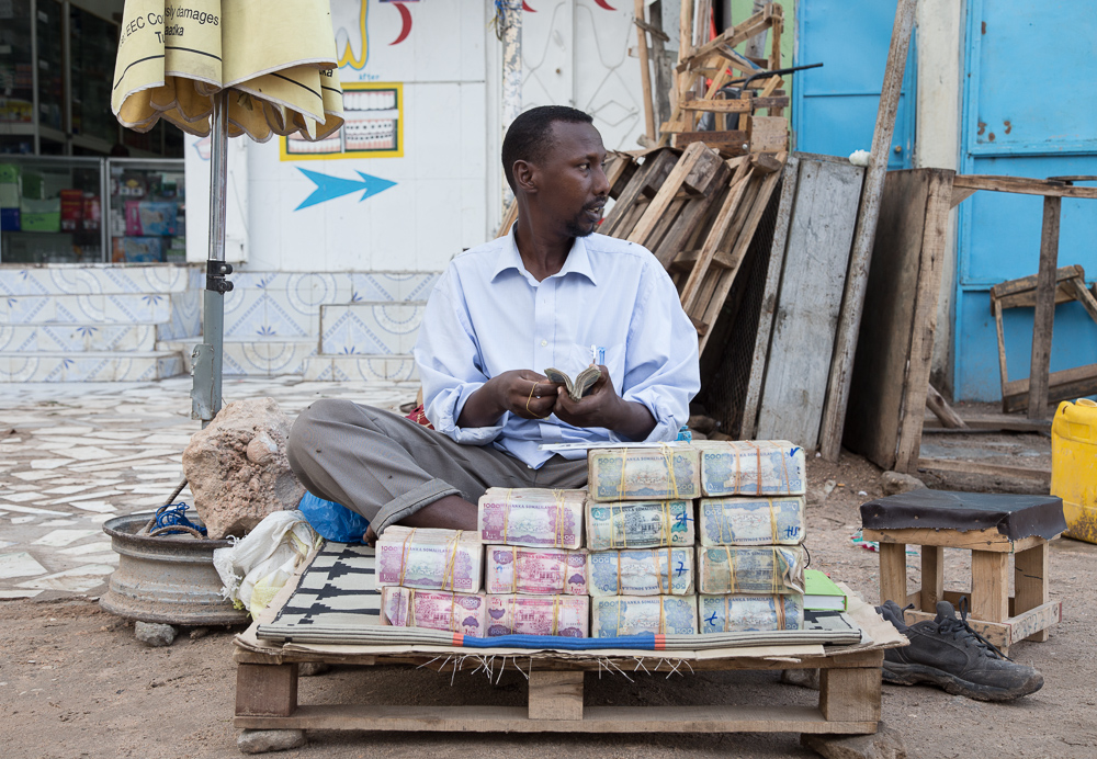Vì nền Sòng Bài Trực Tuyến 13Win.com Somaliland không phát triển nên người dân đã không còn niềm tin vào đồng Shilling. Họ muốn đổi chúng thành những đồng ngoại tệ