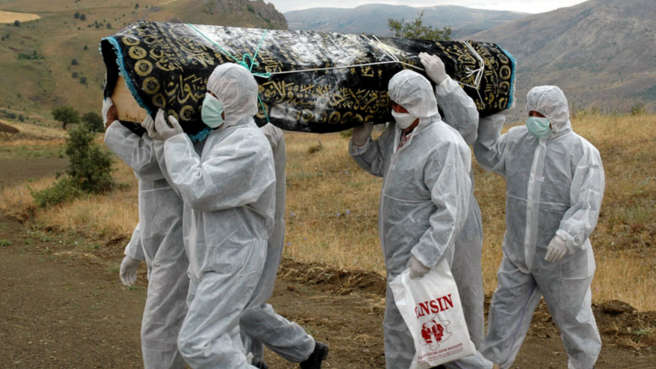 Hơn 13.000 người Tây Phi đã nhiễm Ebola từ đầu năm 2014 và hơn 4.900 người đã chết vì dịch bệnh này