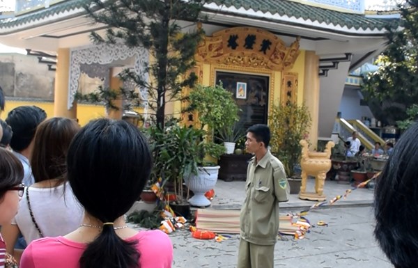 Tin tức mới nhất cụ &ocirc;ng quy&ecirc;n sinh bằng c&aacute;ch nhảy khỏi th&aacute;p ch&ugrave;a 
