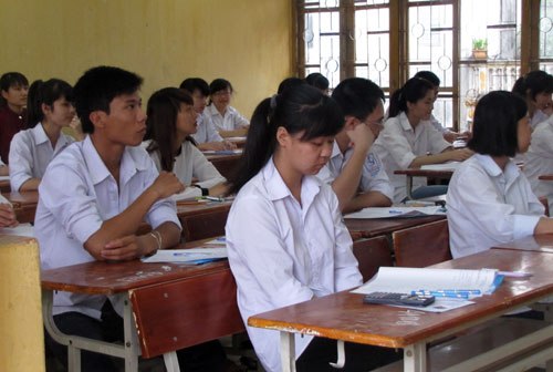 Tin tức mới nhất, h&igrave;nh thức kỷ luật lạ l&ugrave;ng phạt tiền hoặc đ&aacute;nh roi khiến học sinh bức x&uacute;c phản &aacute;nh