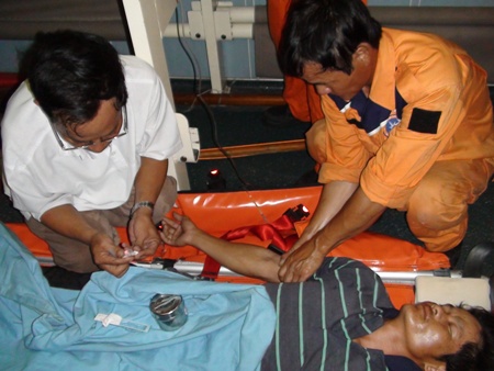Tin tức mới nhất, đ&atilde; giải cứu th&agrave;nh c&ocirc;ng ngư d&acirc;n bị nạn giữa biển