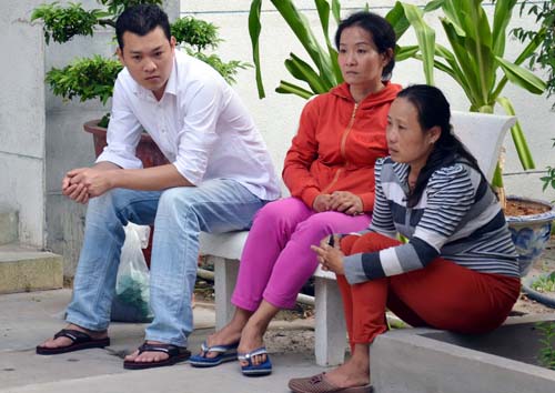 Tin tức mới nhất chiều nay, c&aacute;c b&aacute;c sĩ sẽ kh&aacute;m nghiệm tử thi sản phụ đ&atilde; chết do sốc thuốc