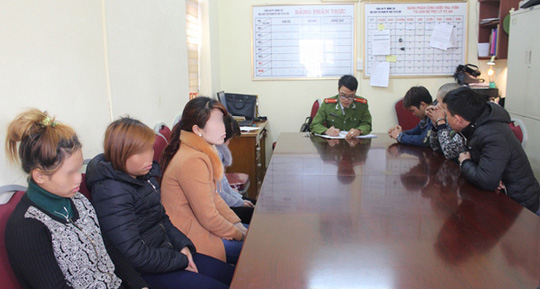Bắt 3 thanh ni&ecirc;n b&aacute;n 4 c&ocirc; g&aacute;i sang Trung Quốc